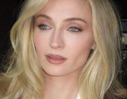 Clavicut glumice Sophie Turner je naša nova inspiracija za ljetnu frizuru