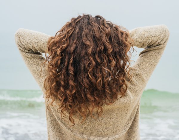 Vodič za njegu kovrdžave kose: Curly Girl metoda