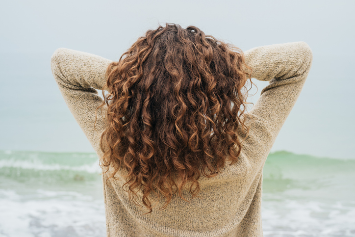 Vodič za njegu kovrdžave kose: Curly Girl metoda