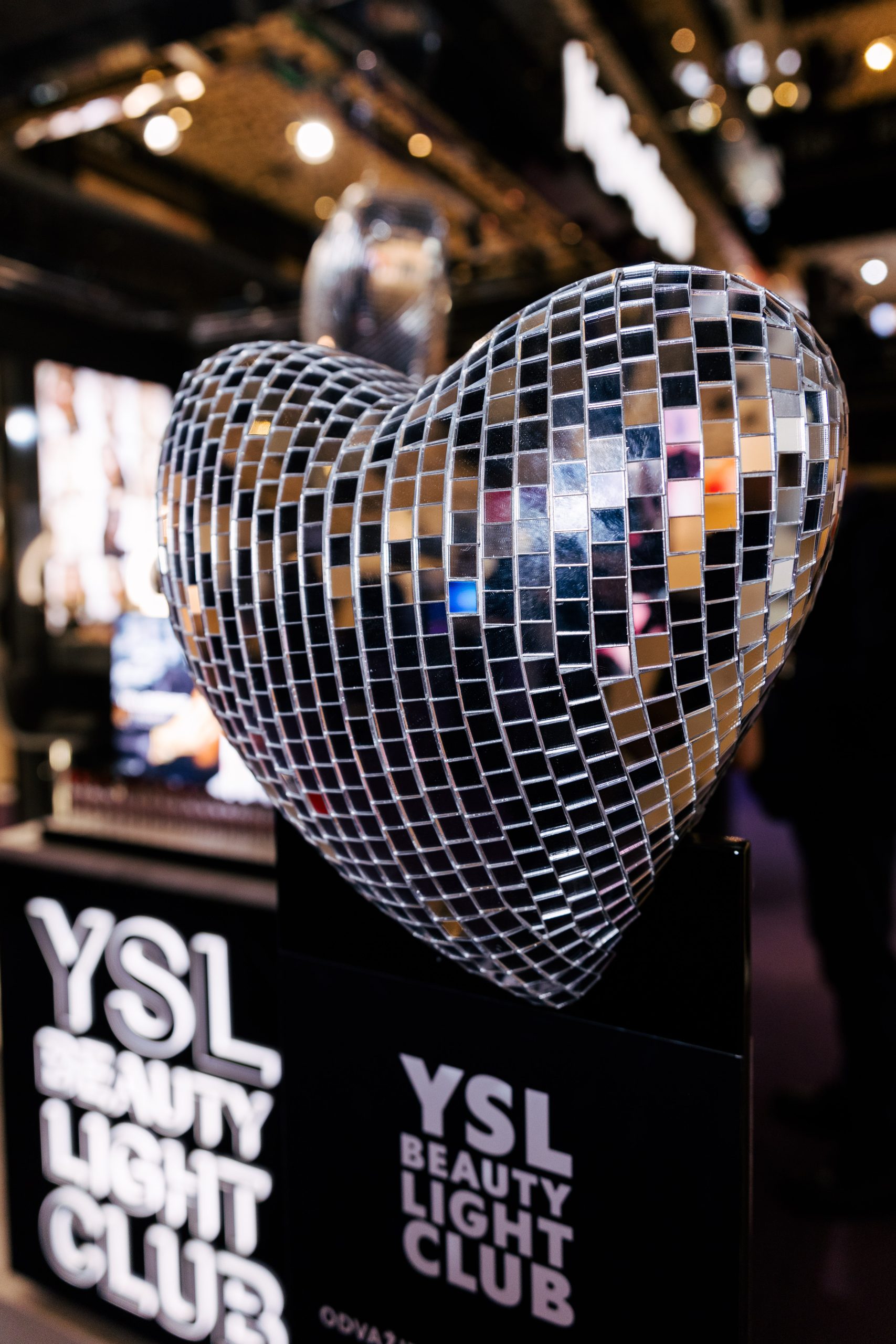 Otvoren je luksuzni pop-up store YSL Beauty Light Club u Sarajevu