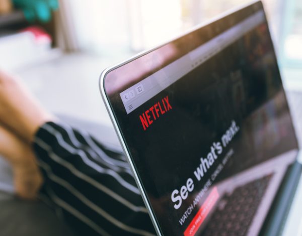 6 Netflix serija koje možete maratonski gledati (i završiti!)